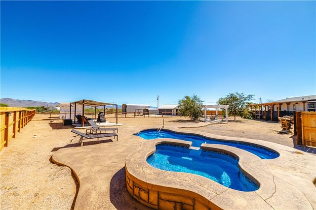 4938 N Davis Road, Golden Valley, AZ 86413