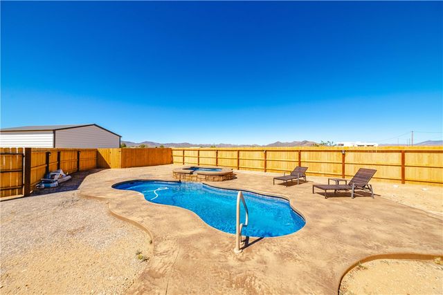4938 N Davis Road, Golden Valley, AZ 86413