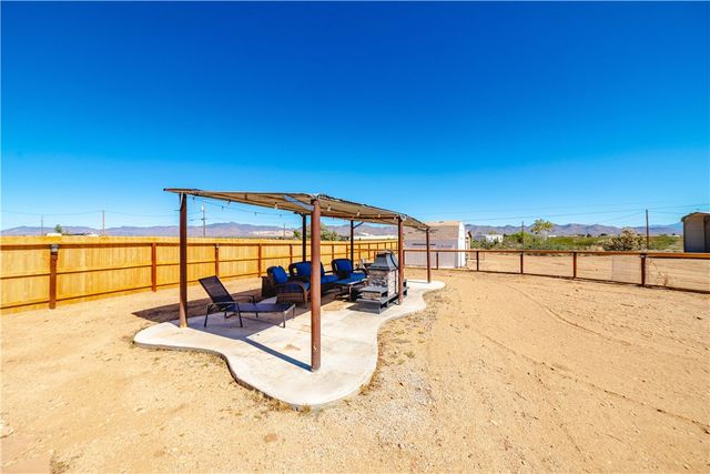 4938 N Davis Road, Golden Valley, AZ 86413