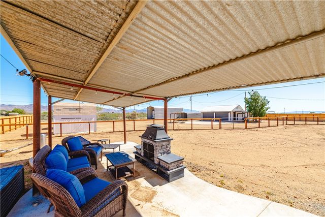 4938 N Davis Road, Golden Valley, AZ 86413