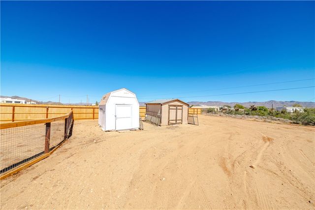 4938 N Davis Road, Golden Valley, AZ 86413