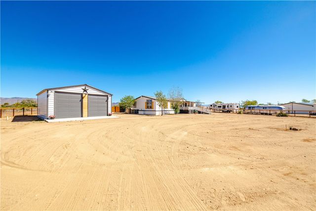 4938 N Davis Road, Golden Valley, AZ 86413