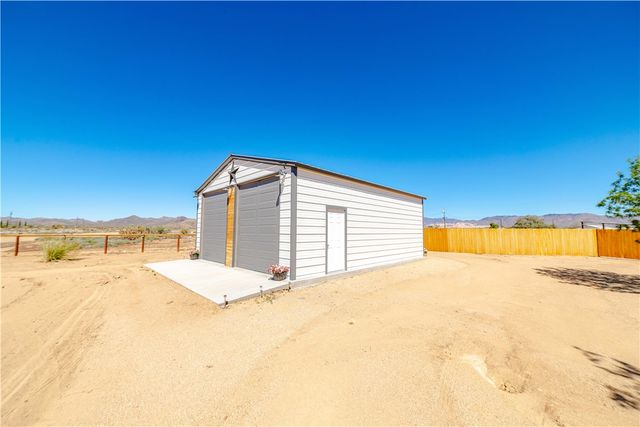 4938 N Davis Road, Golden Valley, AZ 86413