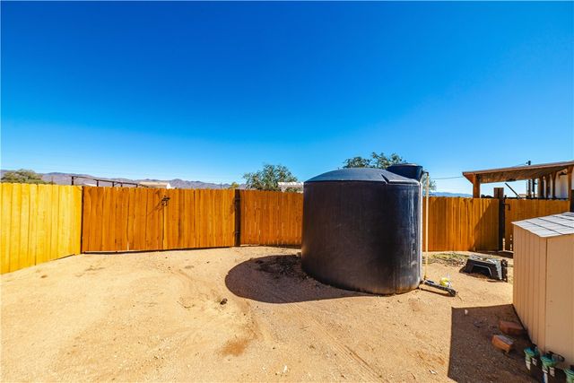 4938 N Davis Road, Golden Valley, AZ 86413