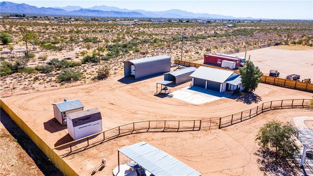 4938 N Davis Road, Golden Valley, AZ 86413