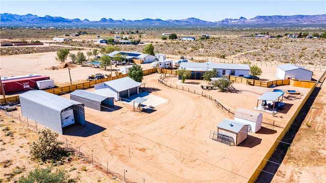 4938 N Davis Road, Golden Valley, AZ 86413