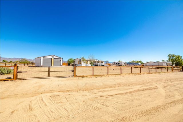 4938 N Davis Road, Golden Valley, AZ 86413