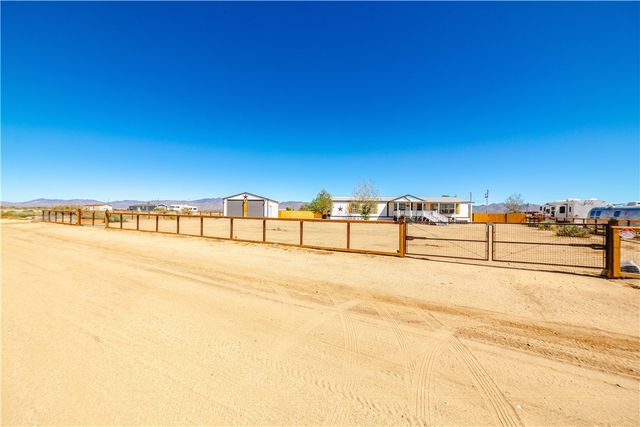 4938 N Davis Road, Golden Valley, AZ 86413