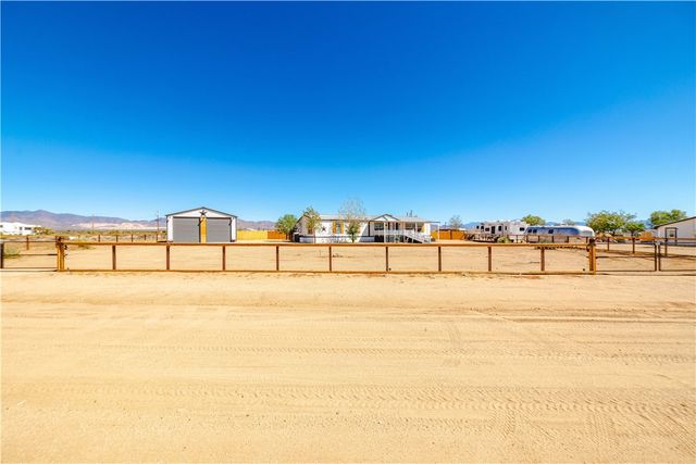 4938 N Davis Road, Golden Valley, AZ 86413