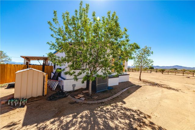 4938 N Davis Road, Golden Valley, AZ 86413