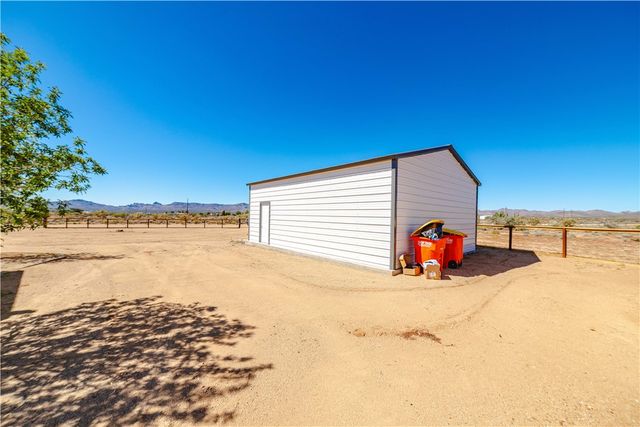 4938 N Davis Road, Golden Valley, AZ 86413