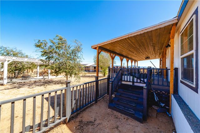 4938 N Davis Road, Golden Valley, AZ 86413