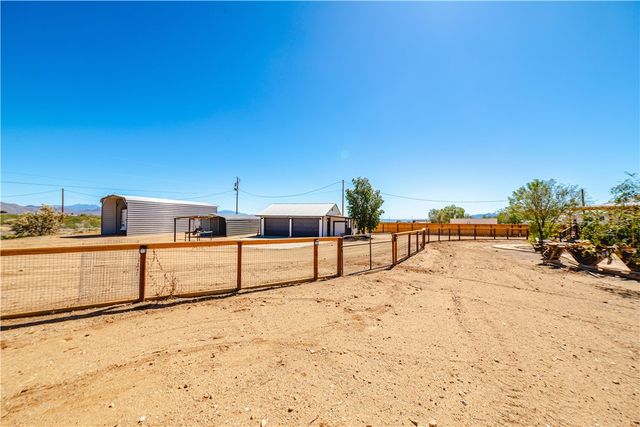 4938 N Davis Road, Golden Valley, AZ 86413