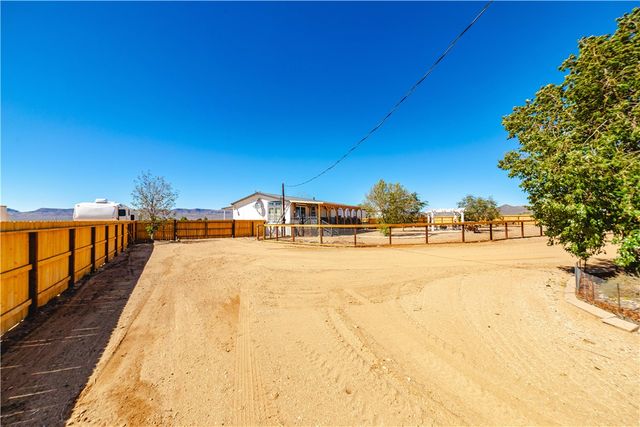 4938 N Davis Road, Golden Valley, AZ 86413