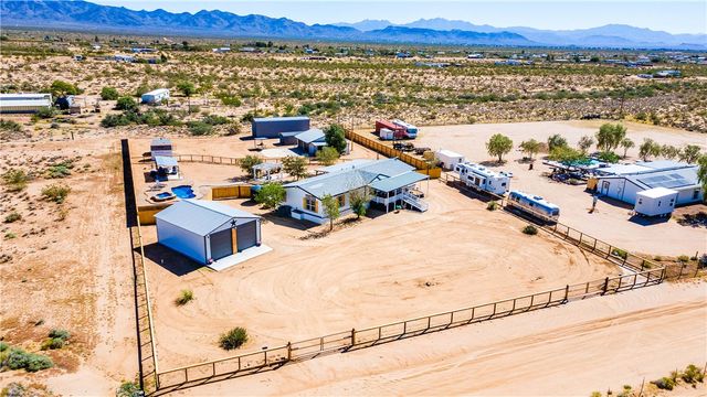 4938 N Davis Road, Golden Valley, AZ 86413