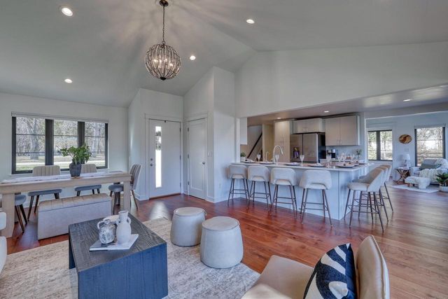 W345N5746 Road G, Oconomowoc, WI 53066