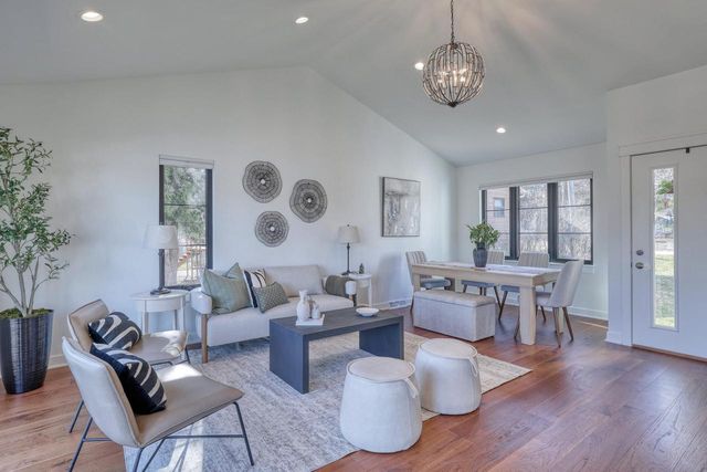 W345N5746 Road G, Oconomowoc, WI 53066