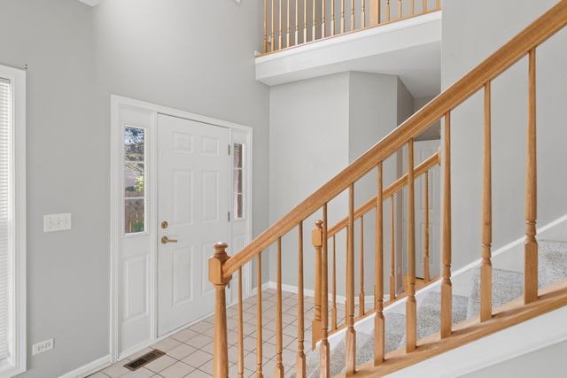 2075 Ivy Ridge Drive, Hoffman Estates, IL 60192