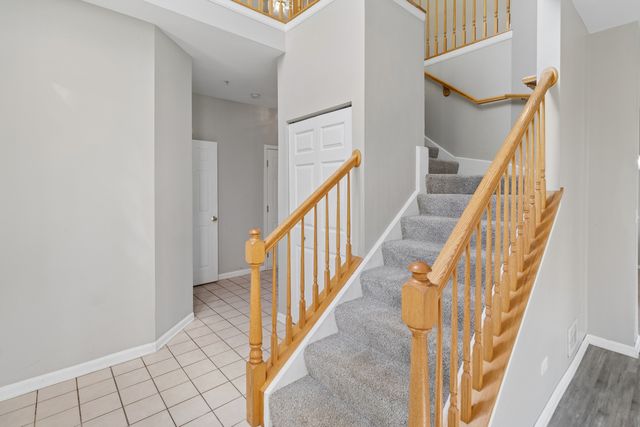 2075 Ivy Ridge Drive, Hoffman Estates, IL 60192