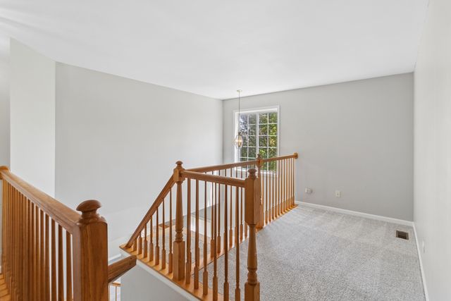 2075 Ivy Ridge Drive, Hoffman Estates, IL 60192