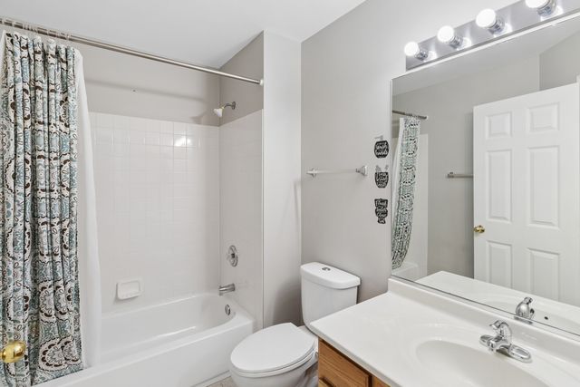 2075 Ivy Ridge Drive, Hoffman Estates, IL 60192
