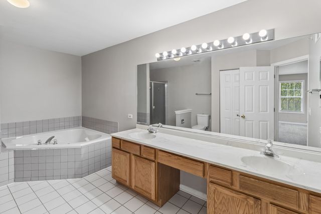 2075 Ivy Ridge Drive, Hoffman Estates, IL 60192