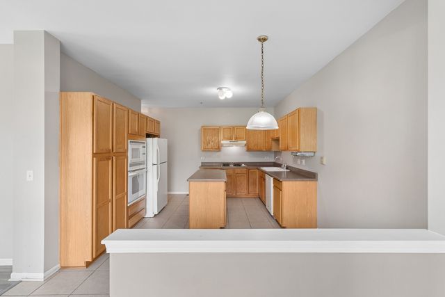 2075 Ivy Ridge Drive, Hoffman Estates, IL 60192