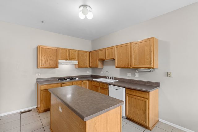 2075 Ivy Ridge Drive, Hoffman Estates, IL 60192