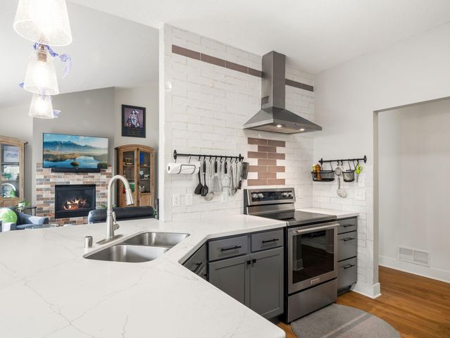 15903 Kendale Drive, Lakeville, MN 55044