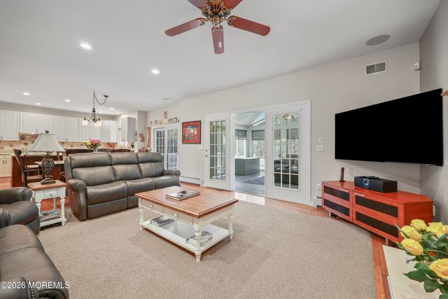 39 Rodeo Drive, West Creek, NJ 08092
