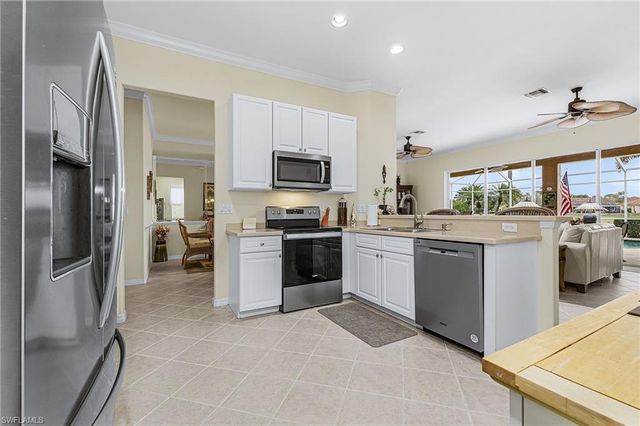 2090 Oxford Ridge CIR, Lehigh Acres, FL 33973