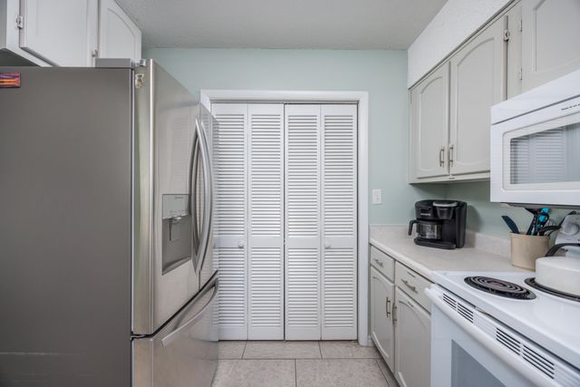 8425 Gulf Boulevard 213, Navarre, FL 32566