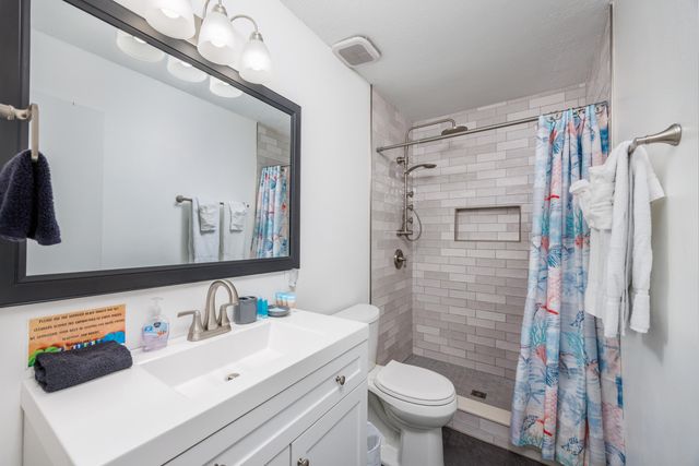 8425 Gulf Boulevard 213, Navarre, FL 32566