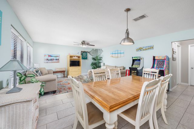 8425 Gulf Boulevard 213, Navarre, FL 32566