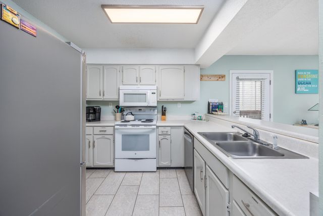 8425 Gulf Boulevard 213, Navarre, FL 32566