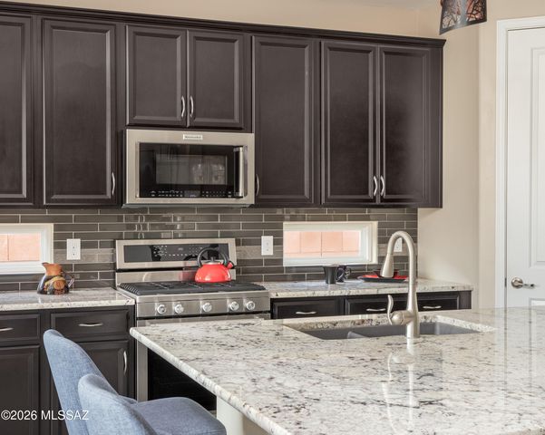 7245 W Secret Bluff Ps, Marana, AZ 85658