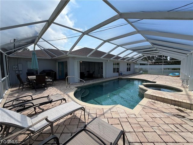 2126 SE 5th CT, Cape Coral, FL 33990