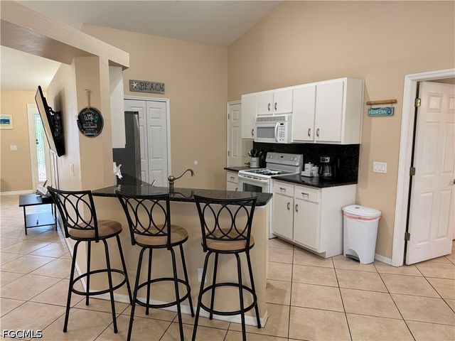 2126 SE 5th CT, Cape Coral, FL 33990