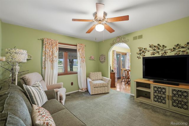 18160 Raleigh Square Drive, Southgate, MI 48195