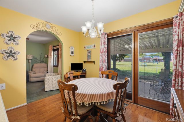 18160 Raleigh Square Drive, Southgate, MI 48195