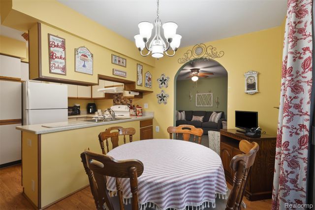 18160 Raleigh Square Drive, Southgate, MI 48195