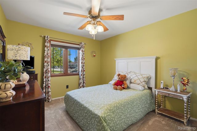 18160 Raleigh Square Drive, Southgate, MI 48195