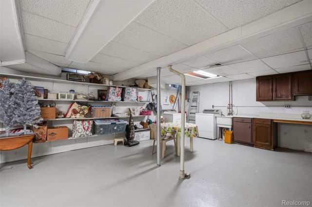 18160 Raleigh Square Drive, Southgate, MI 48195