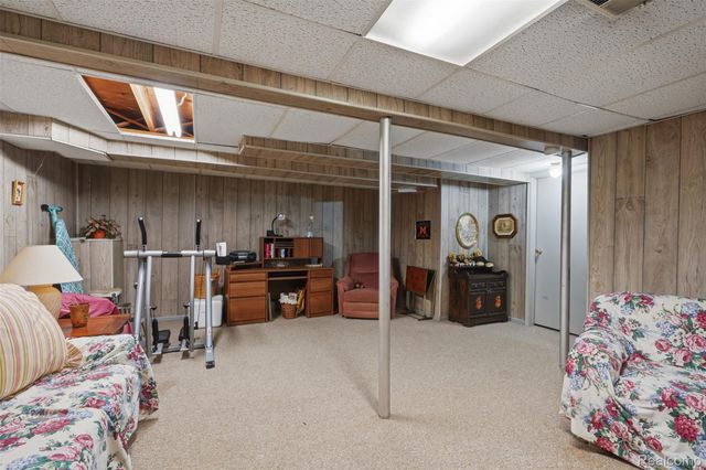 18160 Raleigh Square Drive, Southgate, MI 48195