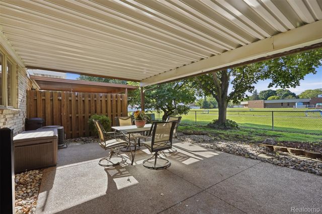 18160 Raleigh Square Drive, Southgate, MI 48195