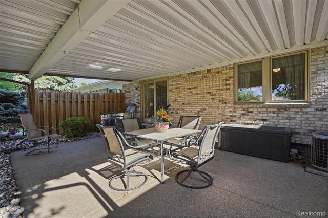 18160 Raleigh Square Drive, Southgate, MI 48195