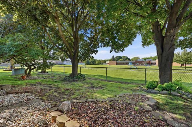 18160 Raleigh Square Drive, Southgate, MI 48195