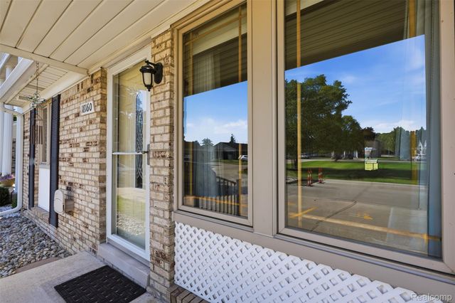 18160 Raleigh Square Drive, Southgate, MI 48195