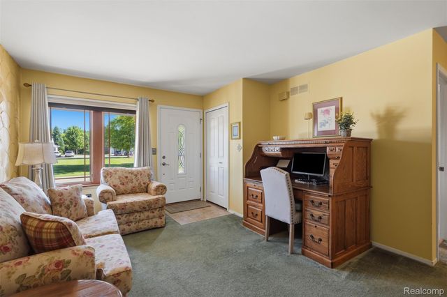 18160 Raleigh Square Drive, Southgate, MI 48195