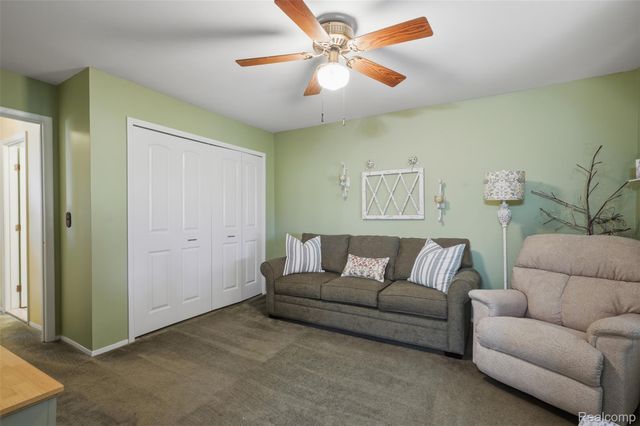 18160 Raleigh Square Drive, Southgate, MI 48195
